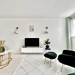 Face Gare / Centre Apartman *