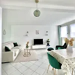 Face Gare / Centre Apartman *